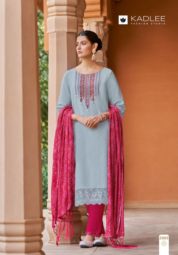 Elegant Charcoal: Grey Kurti and Pants Ensemble with Bandhani Dupatta-Amruta-Kadlee